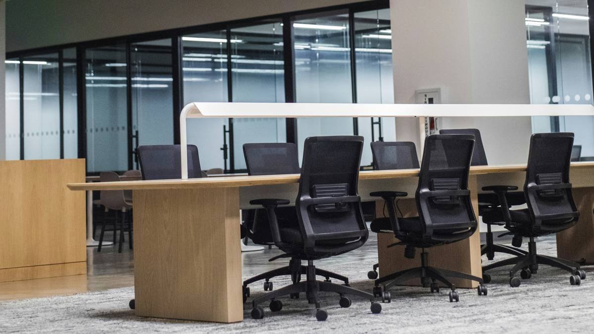 2024 global furniture market breakdown showing seating accounts for 31% of $704B industry