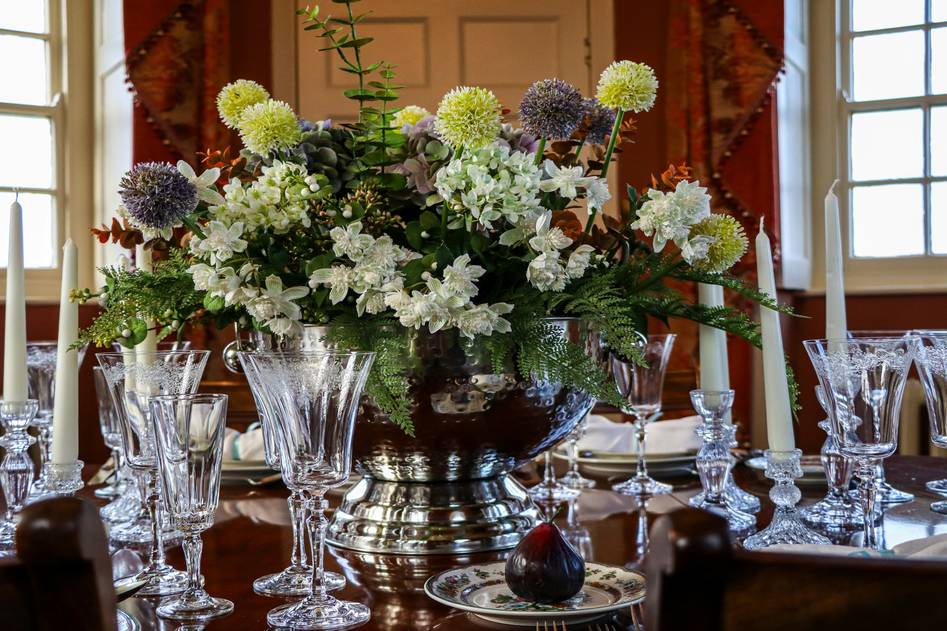 Minimalist centerpiece arrangement with dried flowers and candles