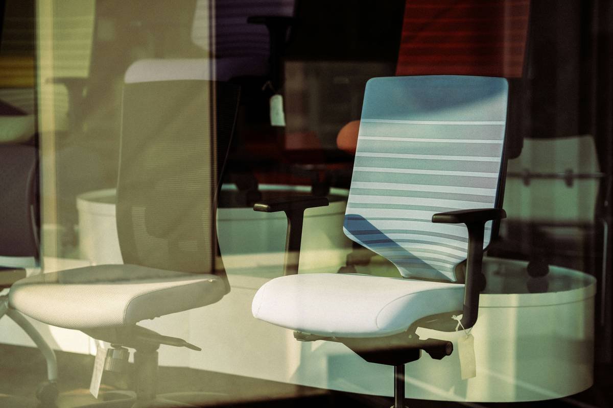 Side-by-side comparison: low-quality chair PNG with white halo vs. high-quality PNG with clean transparent edges